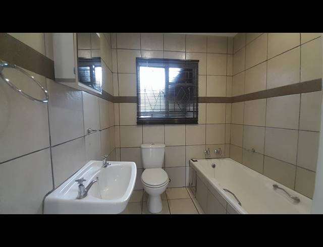 2 BEDROOM TOWNHOUSE TO LET IN THREE RIVERS